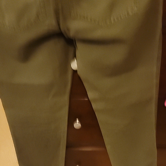 AG Adriano Goldschmied Olive Cropped Pants - Picture 5 of 11